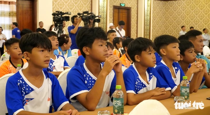 Tuyển thủ quốc gia Nguyễn Xuân Son gây sốt khi đến Vũng Tàu - Ảnh 3.