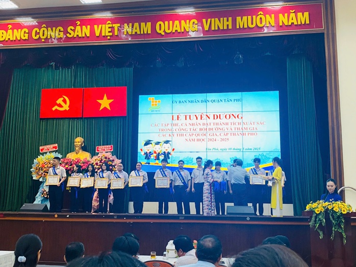 Học viên trung tâm GDNN-GDTX "ẵm" cú đúp giải nhất toán thành phố ở tuổi 27- Ảnh 4.