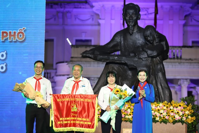 Chủ tịch TPHCM: ‘Đầu tư cho thiếu nhi là đầu tư cho tương lai' ảnh 4