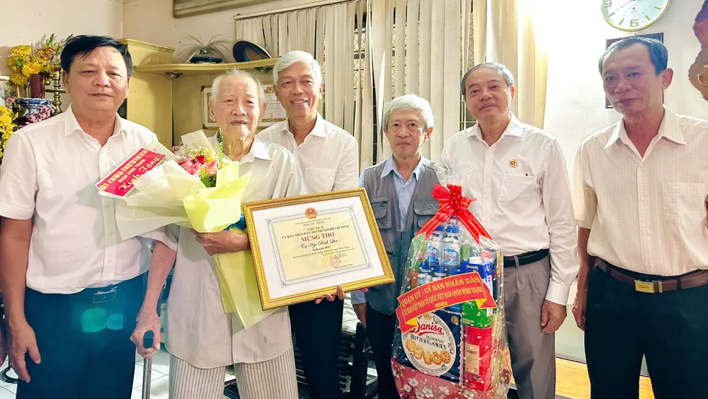 2-6. anh Hoan 4.jpg