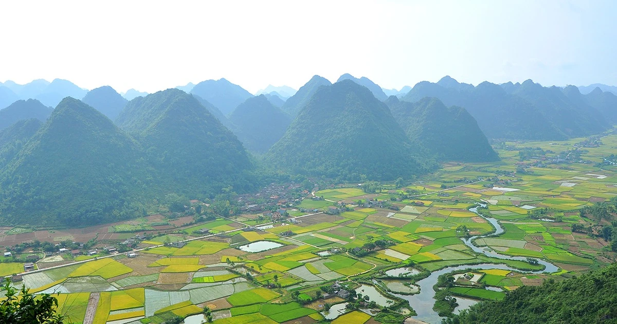 Promoting tourism associated with geological heritage