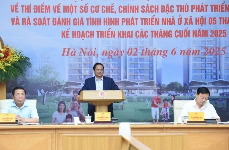 នាយករដ្ឋមន្ត្រី Pham Minh Chinh ធ្វើជាប្រធានសន្និសីទ។ រូបថត៖ nhandan.vn