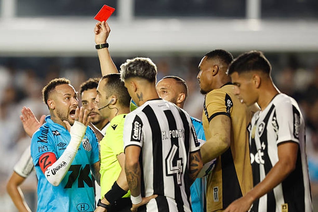 Neymar dính thẻ đỏ lãng xẹt, CĐV vô cùng chán nản - 1
