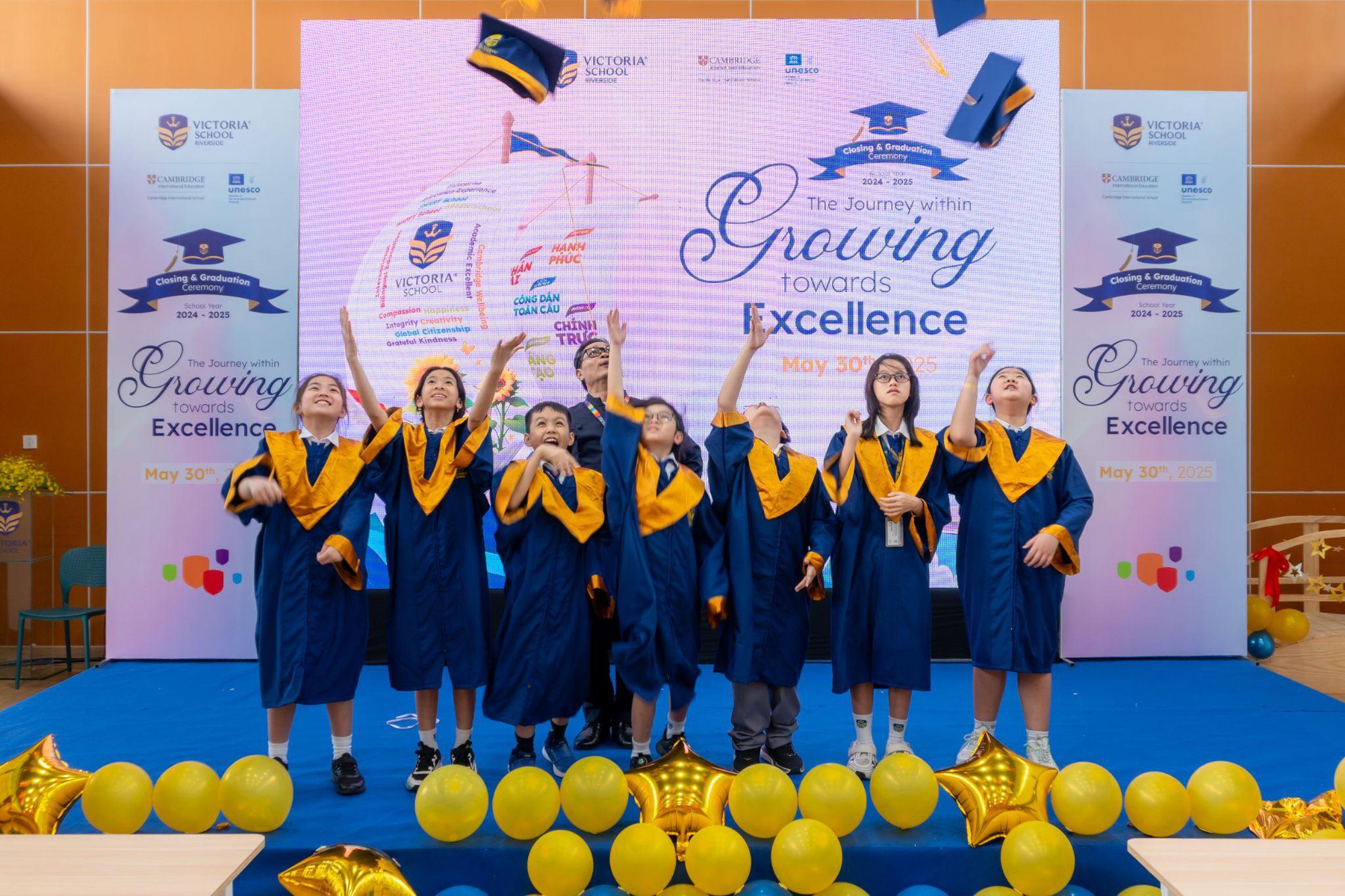 Lễ tổng kết năm học 2024-2025 của Victoria School: Ngày hội “hạnh phúc” từ 17 cơ sở giáo dục- Ảnh 8.