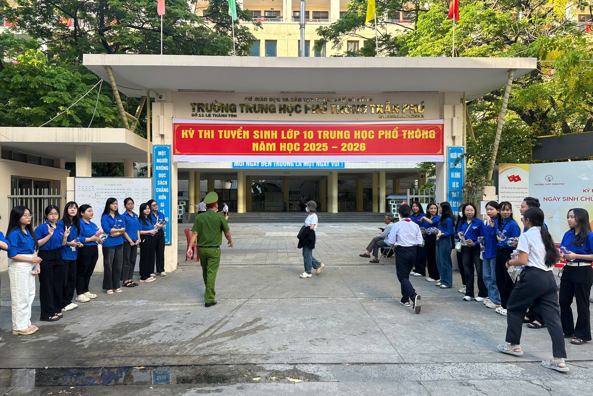 Hơn 11.000 thí sinh Đà Nẵng thi lớp 10 trong thời tiết nóng bức ảnh 8