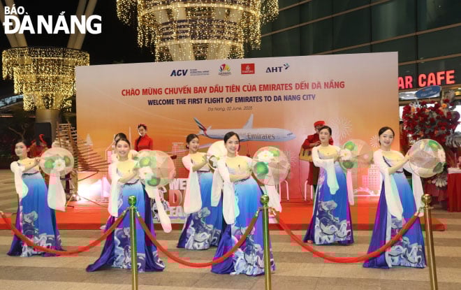 Un programme musical accueille les touristes à Da Nang. Photo : NGOC HA