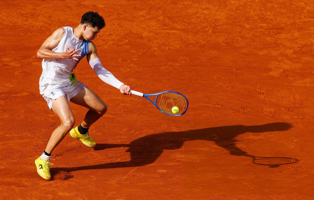 Alcaraz nhọc nhằn tiến vào tứ kết Roland Garros - 2