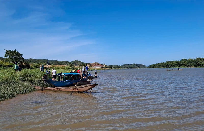 Vị trí tìm thấy nạn nhân cách cầu Xuân Sơn khoảng 100m, phía về xã Hưng Trạch (Bố Trạch).