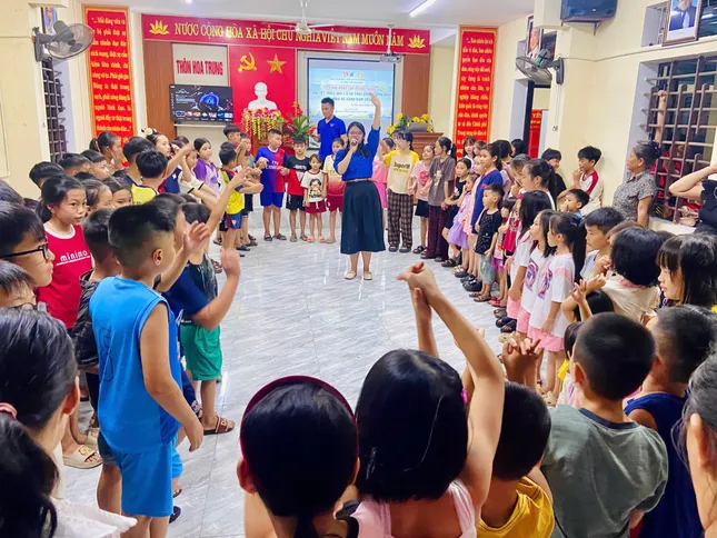 Xúc động với lời tri ân 'người thầy chạm đến trái tim học sinh bằng sự tử tế và lòng bao dung' ảnh 2