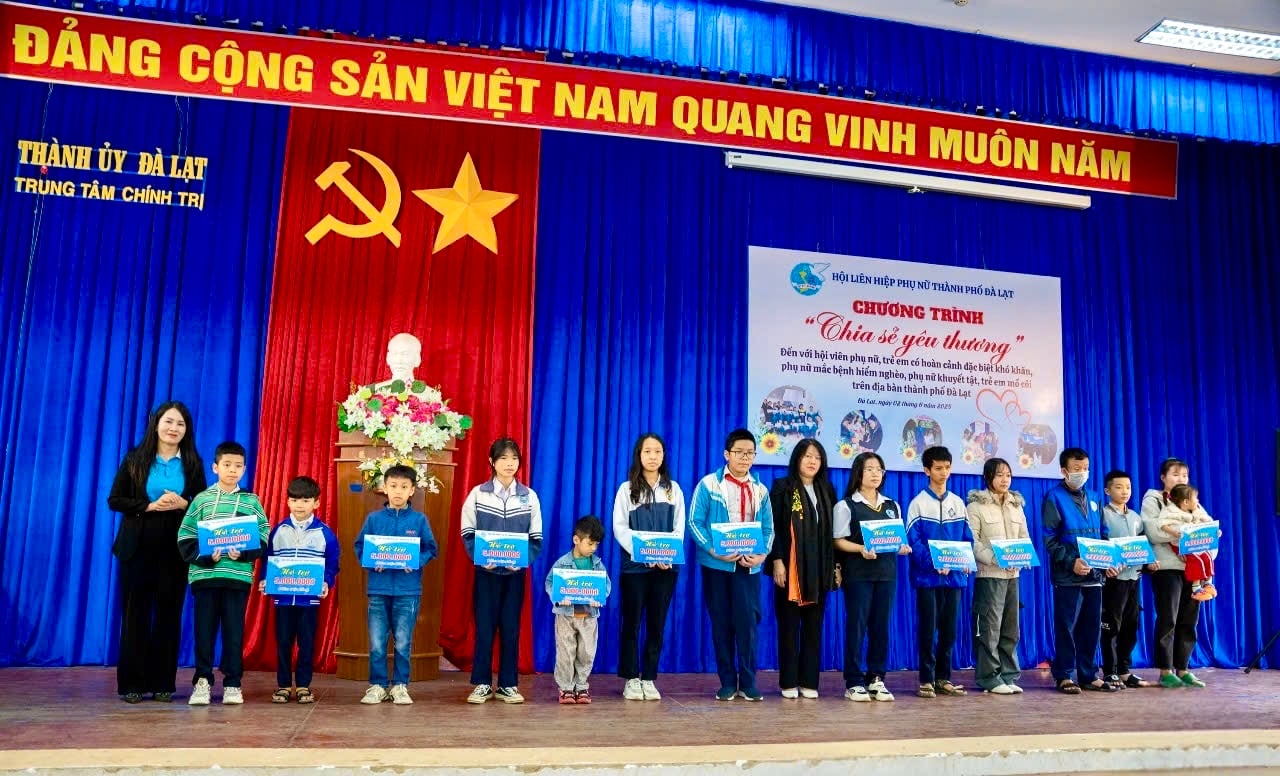 Trao tặng