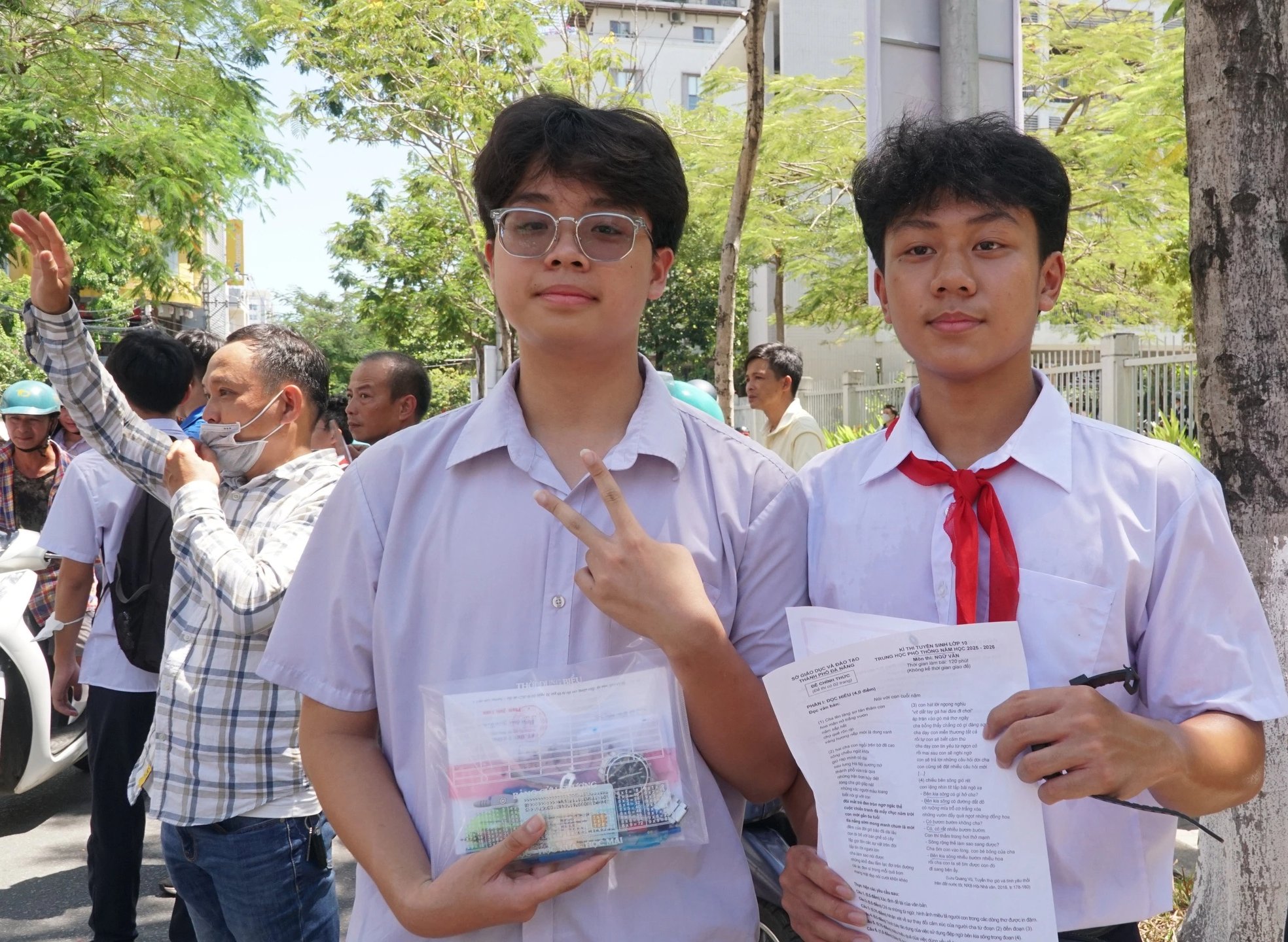 Sĩ tử Đà Nẵng nhẹ nhõm với đề văn lớp 10 'thuyết phục cha mẹ đồng hành' - Ảnh 5.