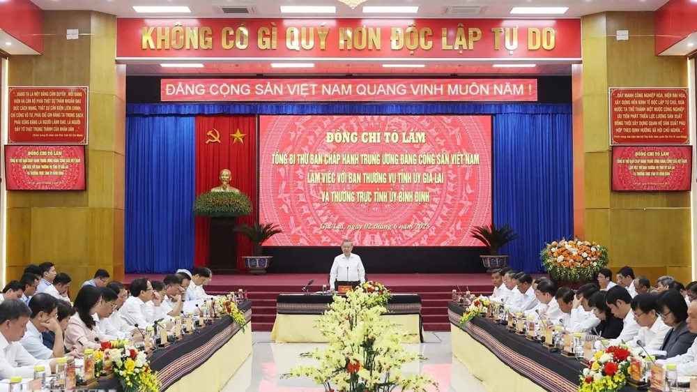 tong-bi-thu-to-lam-lam-viec-voi-ban-thuong-vu-tinh-uy-gia-lai-va-thuong-truc-tinh-uy-binh-dinh-0206-4.jpg