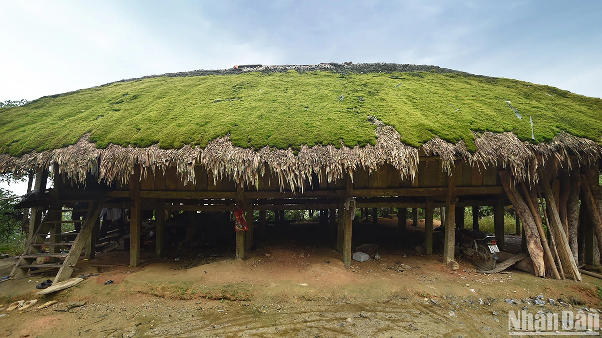 Những mái nhà phủ rêu ở thôn Khuổi Mỹ, xã Phương Độ, thành phố Hà Giang. 