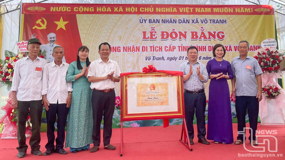 Xã Vô Tranh đón Bằng công nhận di tích cấp tỉnh đình Dưới.