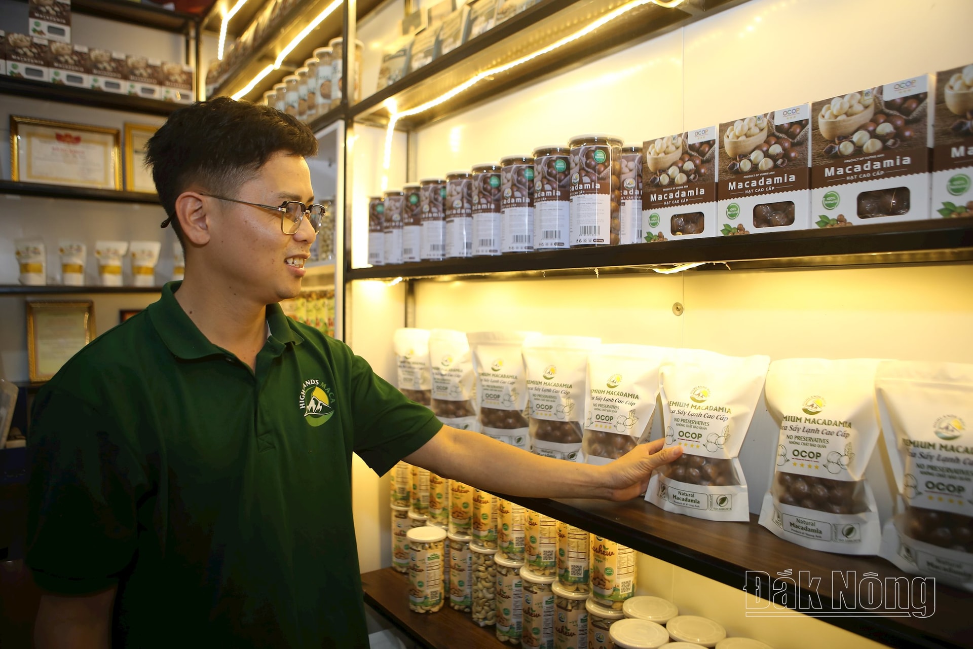 Công ty TNHH MTV Sản xuất, thương mại và dịch vụ Vương Anh đang cung ứng 1,5 tấn sản phẩm các loại cho thị trường