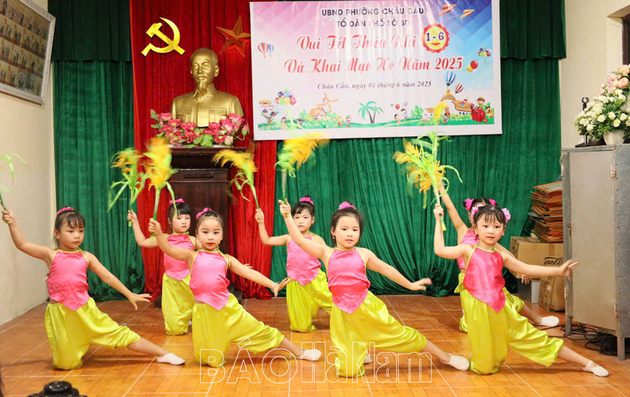 Residential group 8D Chau Cau ward organizes Children's Day 16 and opens summer 2025