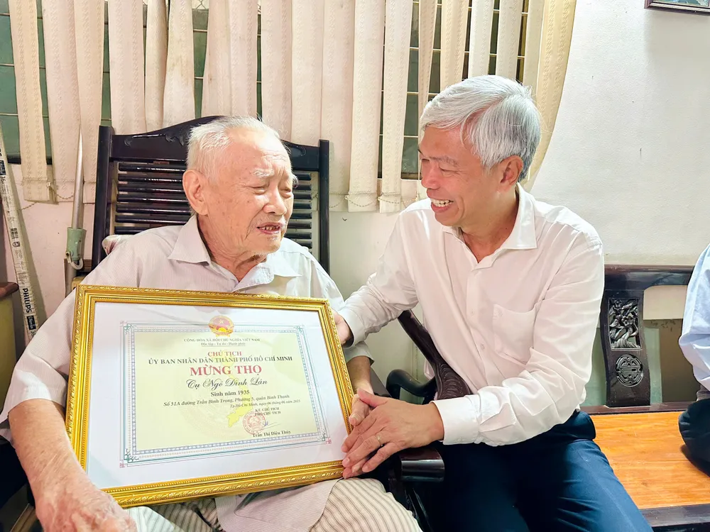 2-6. Anh Hoan 2.jpg