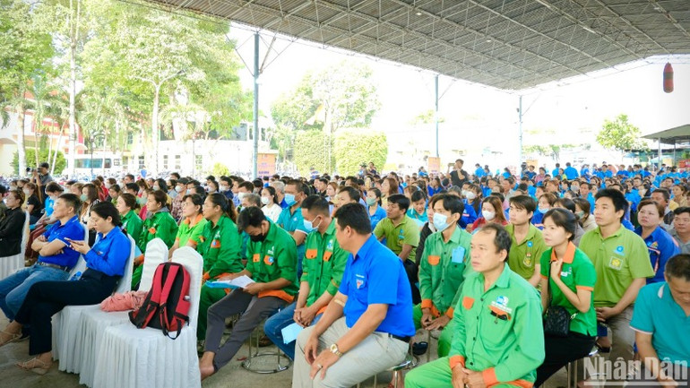 Ngày hội thu hút đông đảo thanh niên, công nhân thành phố tham gia.
