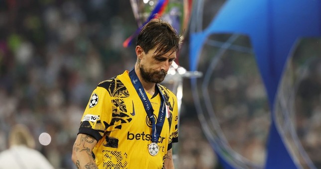 Chỉ... 1 CĐV đón Inter về nước sau thảm bại ở chung kết Champions League ảnh 1