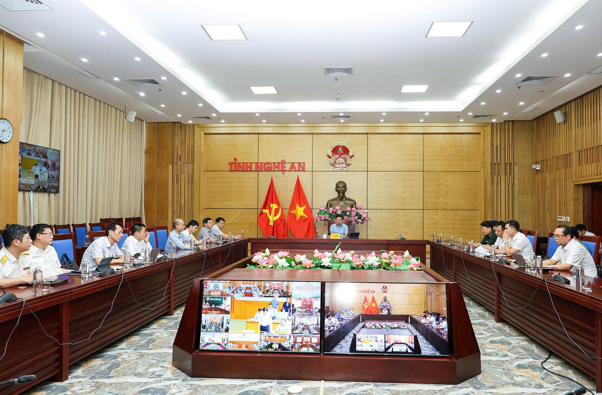 Các đại biểu tại điểm cầu Nghệ An