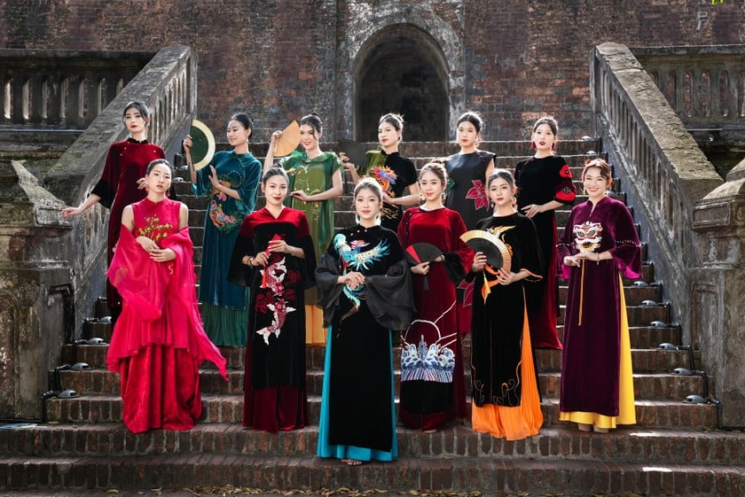 Lê Thảo – Giám đốc sáng tạo thương hiệu Lụa và Kim – đem đến BST “Linh Vũ” bay bổng, gợi liên tưởng đến linh hồn của di sản ngàn năm.