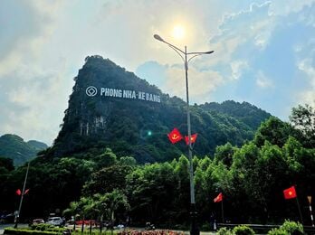 Khám phá vẻ đẹp thiên nhiên kỳ vĩ của Quảng Bình: Hành trình vào miền di sản - Viên ngọc lạ giữa Trường Sơn hùng vĩ (Bài 1)
