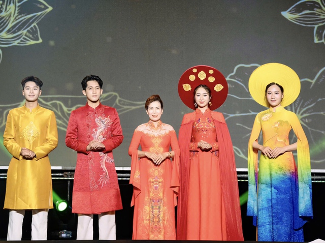 NTK Thủy Lê kể chuyện di sản bằng áo dài- Ảnh 1.