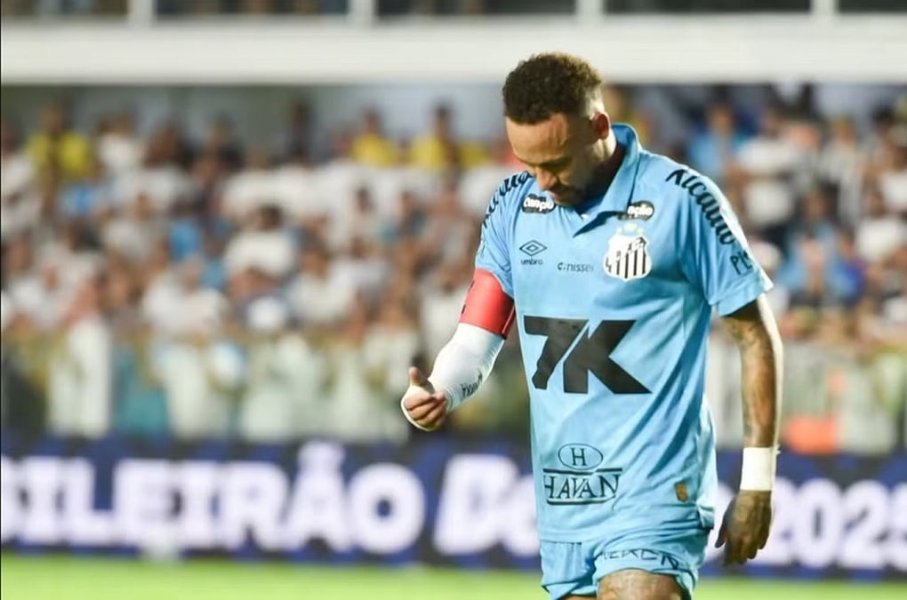 Neymar dính thẻ đỏ lãng xẹt, CĐV vô cùng chán nản - 2
