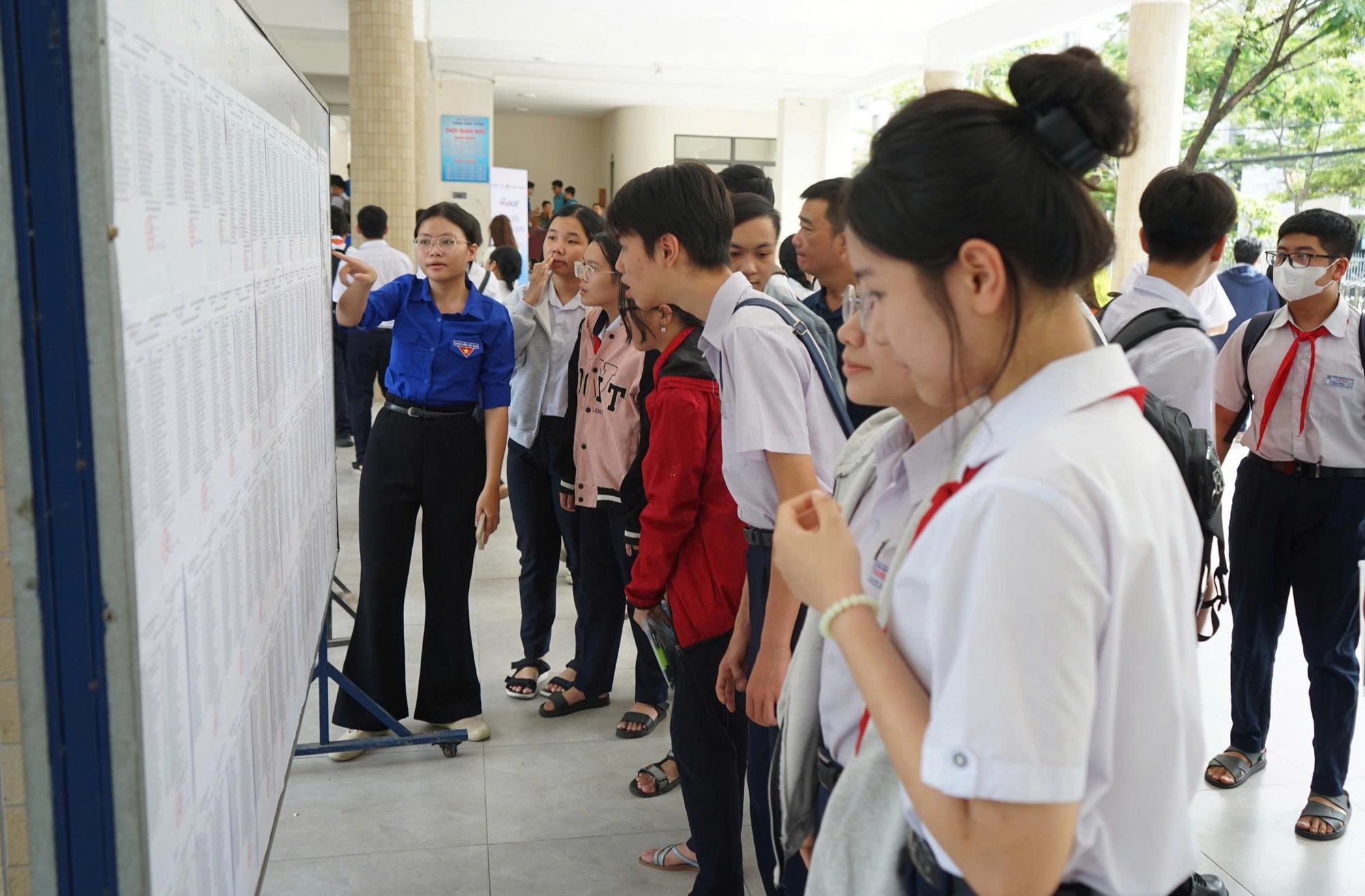 Thi tuyển sinh lớp 10: Gửi ước mơ ba mẹ vào trang giấy thi - Ảnh 1.