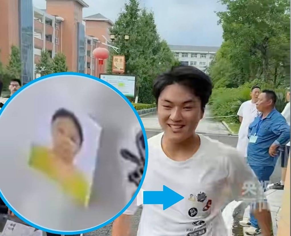 Nam sinh dán ảnh mẹ quá cố lên ngực áo khi đi thi đại học - 1