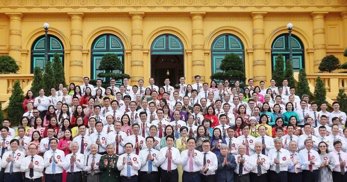 ប្រធានរដ្ឋ Luong Cuong ជួបជាមួយអ្នកសារព័ត៌មានឆ្នើមទូទាំងប្រទេស