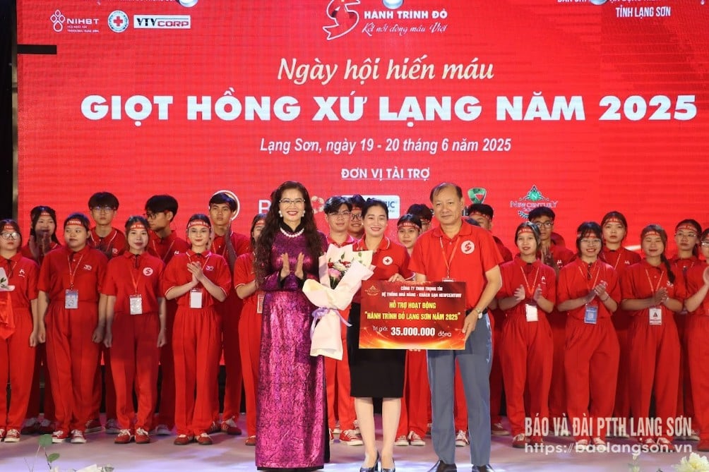 ผู้นำกาชาดจังหวัดได้รับการสนับสนุนจากหน่วยงานและธุรกิจ