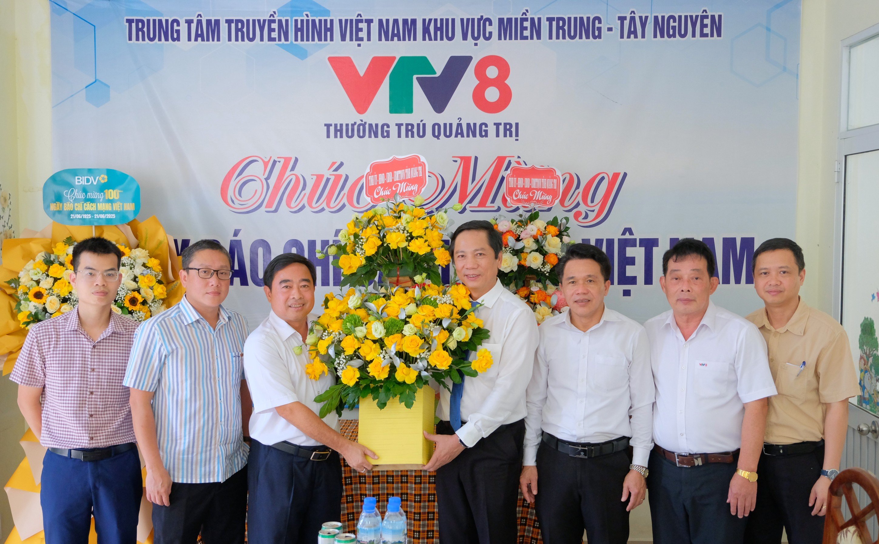 Quyền Chủ tịch UBND tỉnh Hoàng Nam thăm các cơ quan báo chí và thân nhân nhà báo liệt sĩ