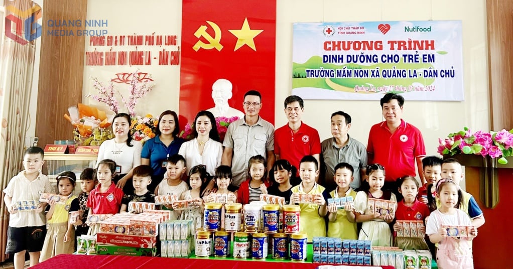 Hội Chữ thập đỏ tỉnh, Hội Chữ thập đỏ TP Hạ Long tặng sữa cho trẻ em khó khăn tại Trường Mầm non xã Quảng La (TP Hạ Long).