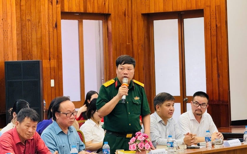 Thượng tá, nhà văn Phùng Văn Khai - Phó Tổng Biên tập Tạp chí Văn nghệ Quân đội bày tỏ kì vọng về tập 2 của cuốn sách "Con đường tương lai". (ảnh BTC)