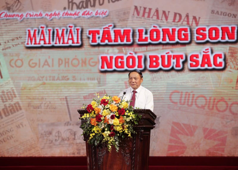 Honorer les journalistes, recréer l'histoire du journalisme révolutionnaire vietnamien à travers l'art -0