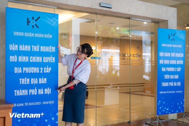 Từ 20/6, thành phố Hà Nội chính thức vận hành thử mô hình chính quyền 2 cấp tại các xã, phường. Mục đích là để kiểm tra sự phối hợp, tính thông suốt, phát hiện những lỗ hổng vướng mắc trước khi mô hình này chính thức hoạt động vào ngày 1/7. (Ảnh: Minh Sơn/Vietnam+)