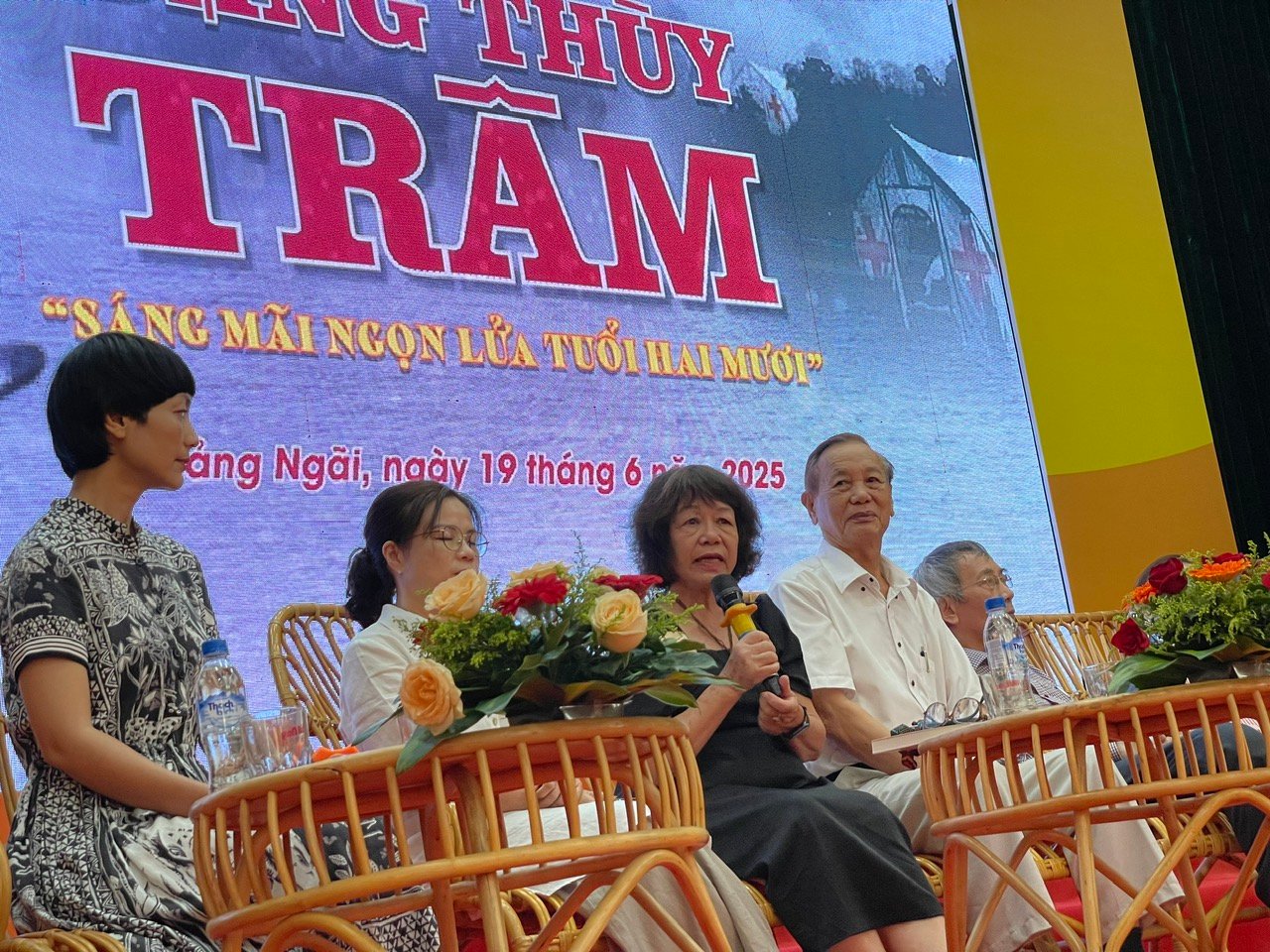 Bewegt vom dritten Tagebuch der Märtyrerin, Doktor Dang Thuy Tram – Foto 1.