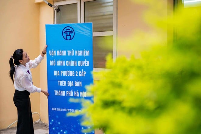 Hiện Hà Nội có 9.536 cán bộ, công chức được bố trí cho 126 xã, phường. Trong đó, 876 người đã xin nghỉ theo nghị định 178, thành phố đã giải quyết chế độ cho 300 người. Có 253 người chưa được bố trí vị trí phù hợp sau sắp xếp. (Ảnh: Minh Sơn/Vietnam+)