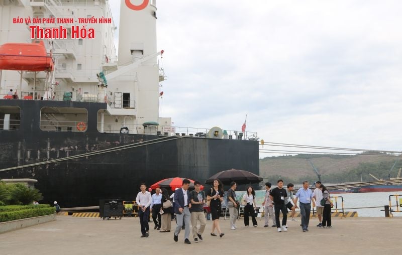 La delegación de la ciudad de Seongnam (Corea) visitó y trabajó en la Zona Económica de Nghi Son