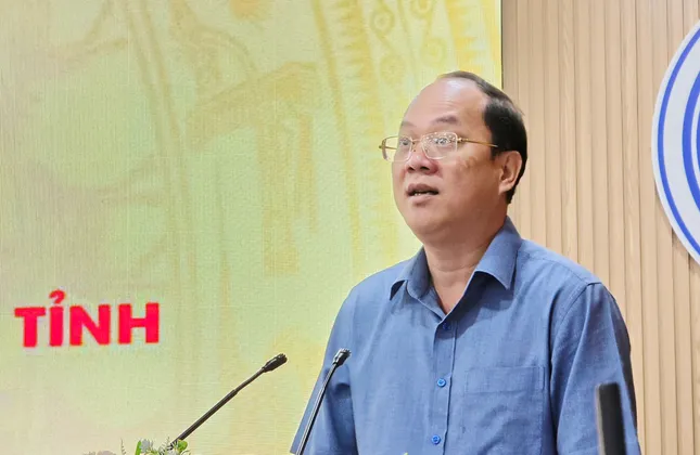លុប​ផ្ទះ​បណ្ដោះ​អាសន្ន​ចំនួន​៤៤០០​ខ្នង​ដែល​ទ្រុឌទ្រោម​ផ្តល់​ឱកាស​ដល់​ជន​ក្រីក្រ​នៅ​ខេត្ត​កាម៉ៅ​ងើប​ឡើង​រូបថត​ទី​២