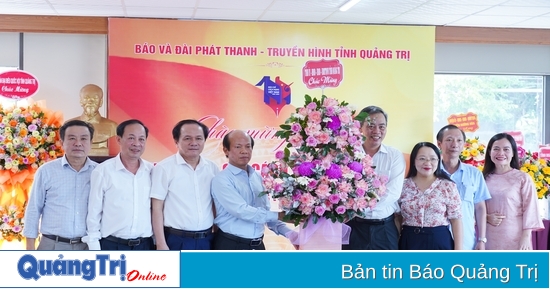 Phó Bí thư Thường trực Tỉnh ủy, Chủ tịch HĐND tỉnh Nguyễn Đăng Quang thăm, chúc mừng Báo và Đài PT-TH tỉnh Quảng Trị