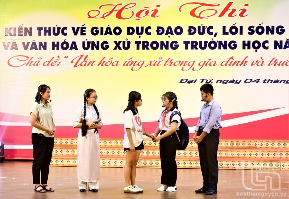 ทุกปี กรมวัฒนธรรม กีฬา และการท่องเที่ยว ประสานงานกับกรมการศึกษาและการฝึกอบรม จัดการประกวดเรียนรู้ความรู้ด้านคุณธรรมศึกษาและการดำเนินชีวิต (ภาพถ่ายในเขตไดทู)