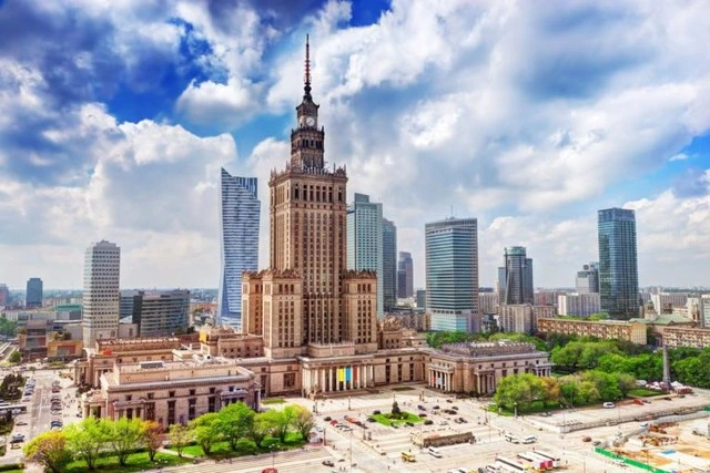 thap-van-hoa-va-khoa-hoc-bieu-tuong-cua-thu-do-warsaw.webp
