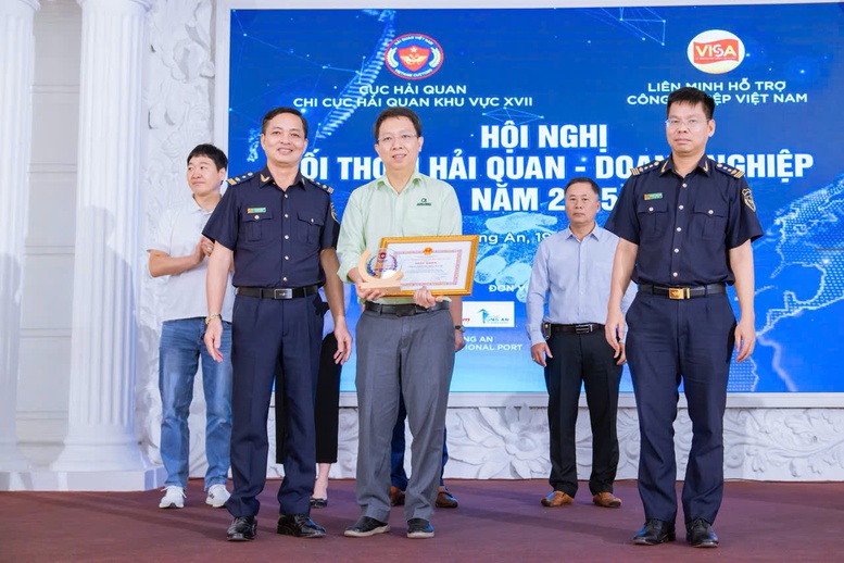 Chi cục Hải quan khu vực XVII đối thoại với doanh nghiệp năm 2025- Ảnh 2.