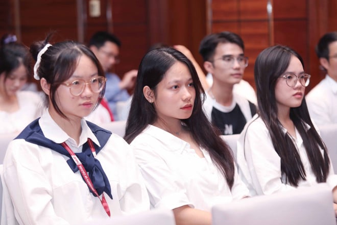 vna-potal-cac-phien-hop-tai-dien-dan-bao-chi-toan-quoc-2025-ngay-206-8103568.jpg