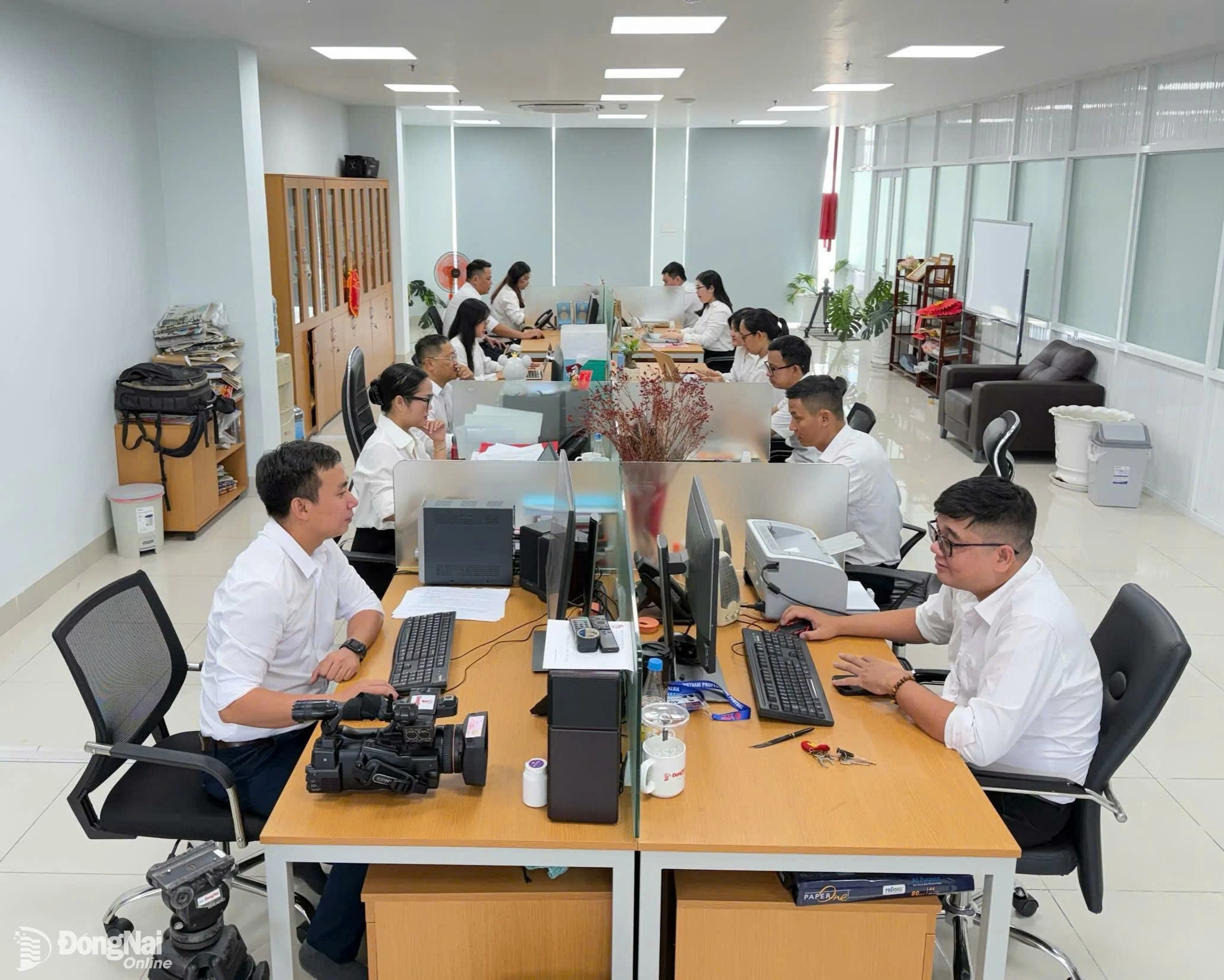 Báo Đồng Nai hướng đến mục tiêu phát triển thành cơ quan báo chí đa phương tiện bền vững, chuyên nghiệp, sáng tạo và nhân văn. Trong ảnh: Một buổi làm việc của Phòng Báo điện tử Báo Đồng Nai Ảnh: Khánh Lộc 