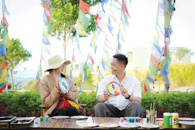 Điểm đến mùa hè gắn kết gia đình, trải nghiệm văn hóa tâm linh và thiên nhiên - Ảnh 4.