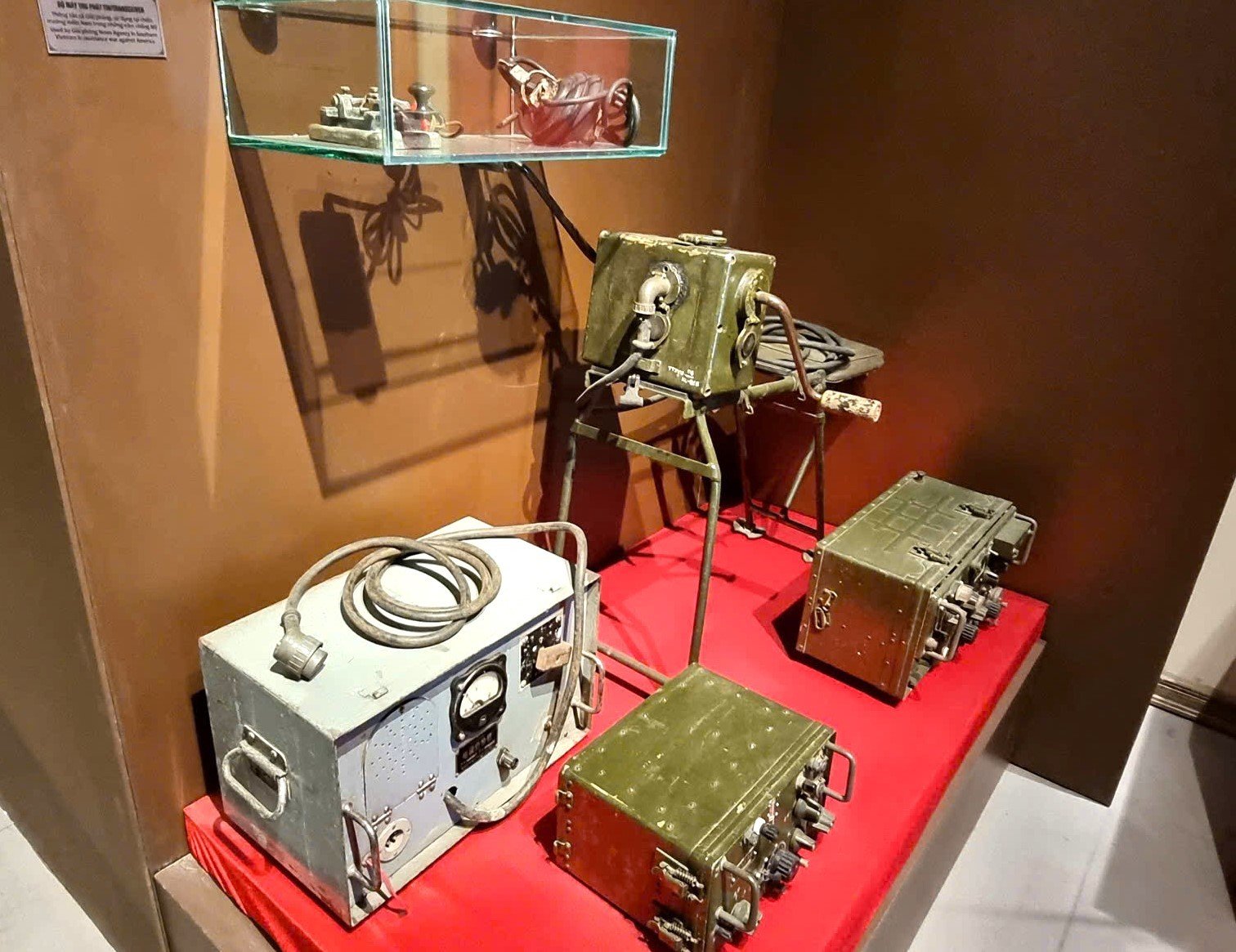 The news transmitting and receiving equipment of reporters and technicians of the Liberation News Agency.
