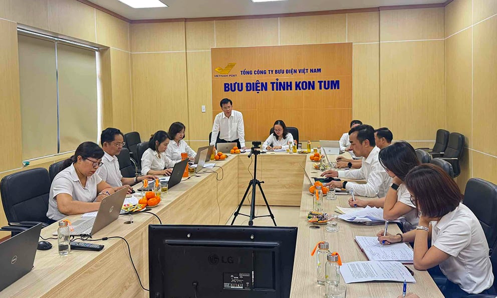 quang-canh-buoi-lam-viec.jpg